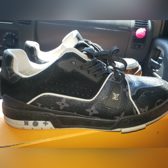 Pre-Loved LV Trainer Sneaker - Picture 5 of 8